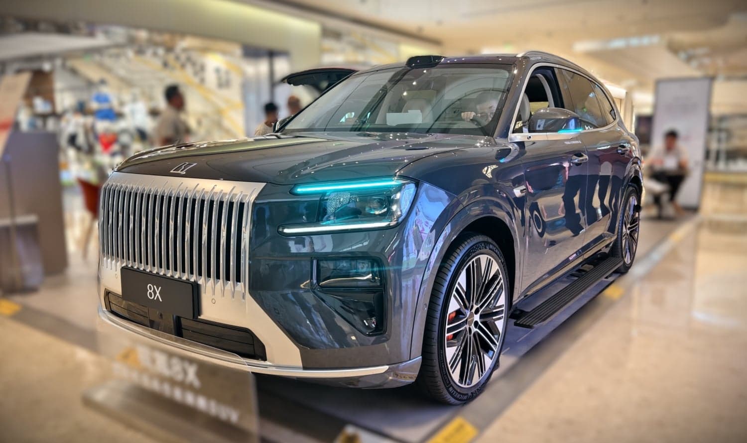 Воскресный тест-драйв в Китае | Zeekr 8X Ultra Plus с гибридной силовой установкой мощностью 885 л.с. поступит в Европу в конце 2026 года