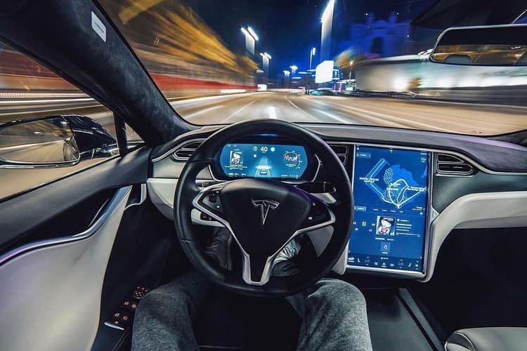 Новое поколение автопилота Tesla впервые испытали на сложной трассе