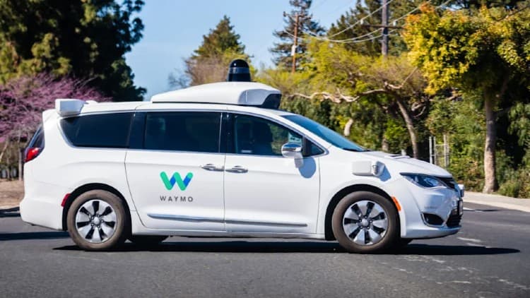 Рынок роботакси: расширение Waymo оставляет Tesla далеко позади