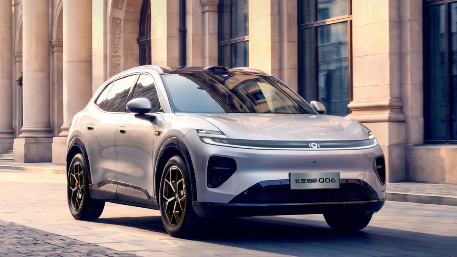 Кроссовер Changan Nevo Q06 EV начал продажи в Китае перед глобальным запуском