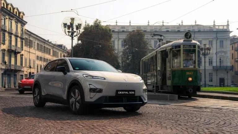 Анонс: DEEPAL S05 AWD скоро в Беларуси Вслед за рынком ЕС в официальной дилерской сети DEEPAL в Беларуси начнутся продажи полноприводной версии кроссовера DEEPAL S05. Модификация р