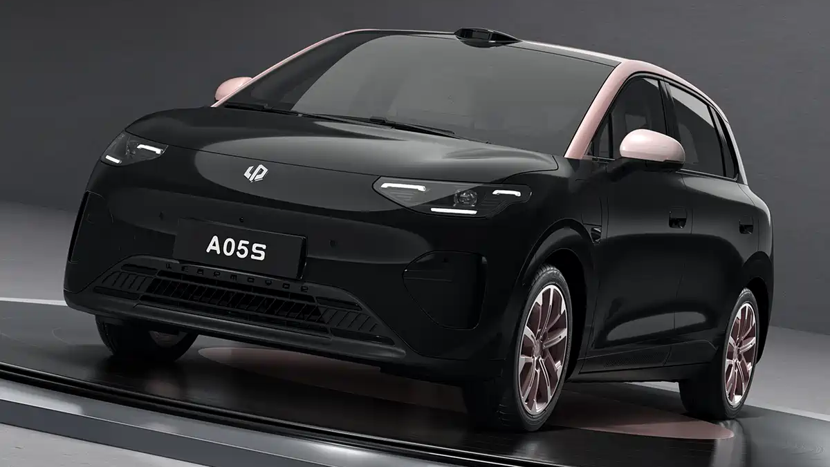 Leapmotor представила интерьер A05S, хэтчбека на базе популярного A10